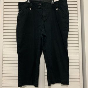 Dockers Women’s Black Capri Pants Size 16